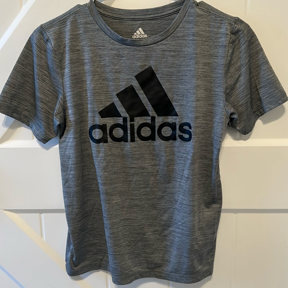 Boys adidas t shirt size M 10/12